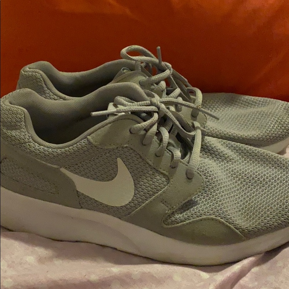 Shoes - Picture 2 of 2